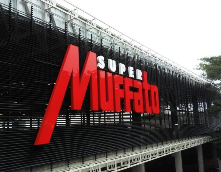 Fachada-e-letreiro-2-min